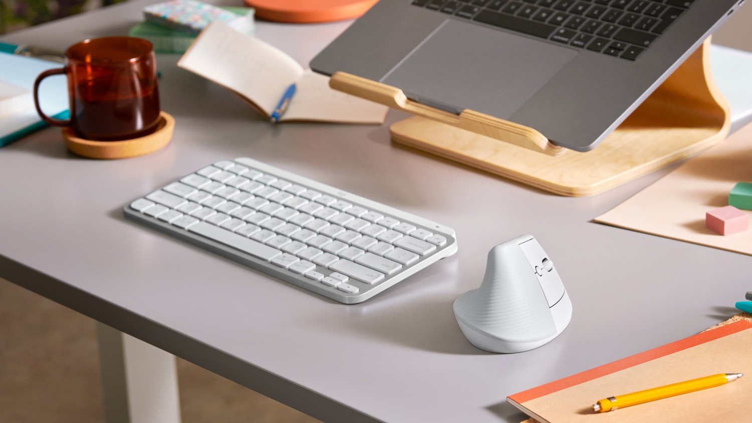 LOGITECH Lift Vertikale Ergonomische Maus, Rose, Logi Bolt, USB/Bluetooth