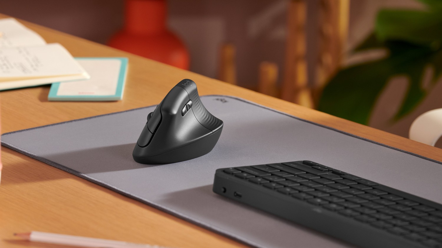 LOGITECH Lift Vertikale Ergonomische Maus, Graphite, Logi Bolt, USB/Bluetooth